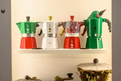 Set per la preparazione di tè e caffè presso A Tazzulella - Vico Graziella 12