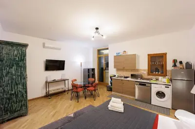 Cucina o angolo cottura di Dante Studio Apartment Super Central next metro By HouseinNaples