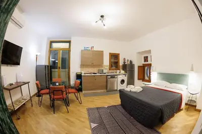 Cucina o angolo cottura di Dante Studio Apartment Super Central next metro By HouseinNaples