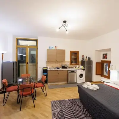 Dante Studio Apartment Super Central next metro By HouseinNaples