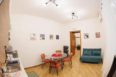 Area soggiorno di Dante 2 Rooms Apartment Super Central next metro By HouseinNaples