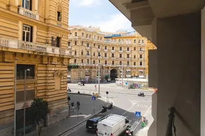 Vista generica su Napoli o vista sulla città dall'interno dell'appartamento