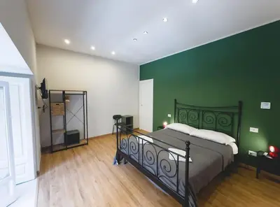 Letto o letti in una camera di 6 N'amore, Nel cuore di Napoli
