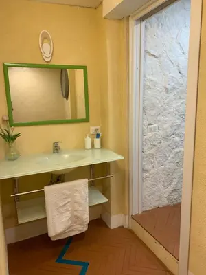 Bagno di La casa nel tufo