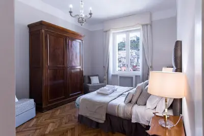 Letto o letti in una camera di Grandi Residenze Napoli- Piazza Carità con vista