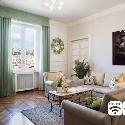 Grandi Residenze Napoli- Piazza Carità con vista