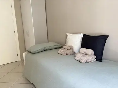 Letto o letti in una camera di Adrian's Guests House