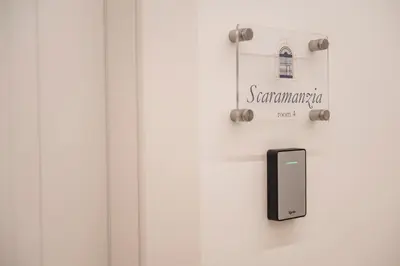 Certificato, attestato, insegna o altro documento esposto da Palazzo Santa Maria