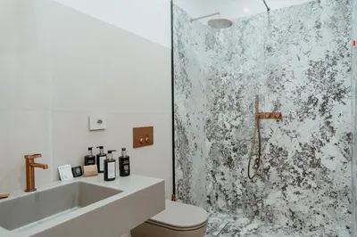 Bagno di Luxury apartment-Quartieri Spagn by Alux38