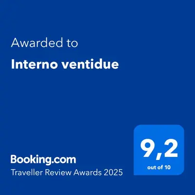 Certificato, attestato, insegna o altro documento esposto da Interno ventidue
