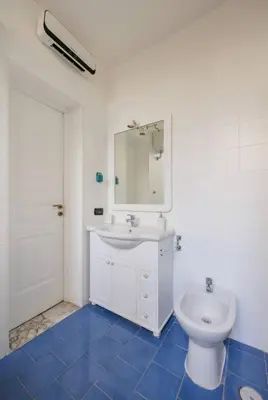 Bagno di NonnaTitta a Chiaia