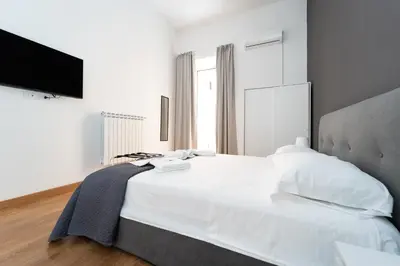 Letto o letti in una camera di Home Smart Rent Appartamento nel cuore di Napoli 1 camera da letto