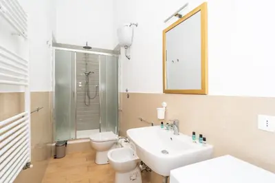 Bagno di Home Smart Rent Appartamento nei pressi di Via Toledo 2 camere da letto