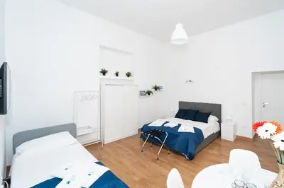 Letto o letti in una camera di Home Smart Rent Appartamento nei pressi di Via Toledo 2 camere da letto