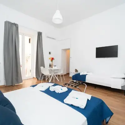 Home Smart Rent Appartamento nei pressi di Via Toledo 2 camere da letto
