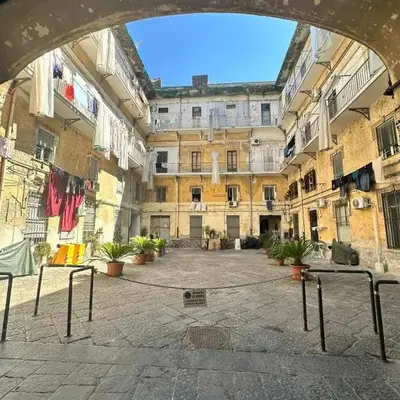 HV Suites DECUMANUS