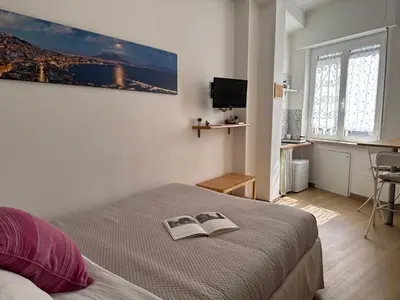 Letto o letti in una camera di La Casa di Ciui ad un passo da Via Toledo