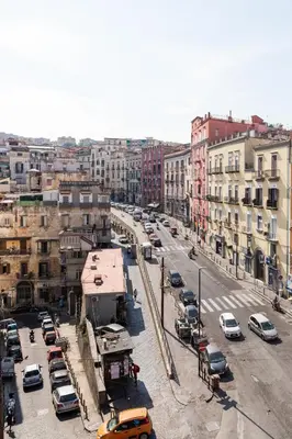 Vista generica su Napoli o vista sulla città dall'interno dell'aparthotel