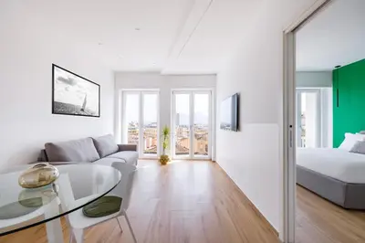 Letto o letti in una camera di At Twenty-One - New Apt EXCLUSIVE PANORAMIC Views!