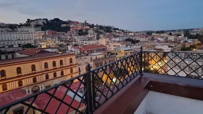 Vista generica su Napoli o vista sulla città dall'interno della casa vacanze