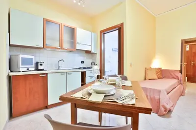 Cucina o angolo cottura di GuestHost - Casazzurra - Your place next to Port & Castel Nuovo