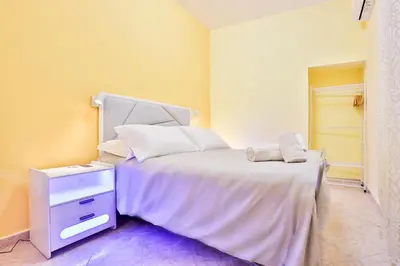 Letto o letti in una camera di GuestHost - Casazzurra - Your place next to Port & Castel Nuovo