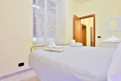 Letto o letti in una camera di GuestHost - Casazzurra - Your place next to Port & Castel Nuovo