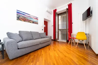 TV o dispositivi per l'intrattenimento presso Spanish Quarter View, Steps from Metro !