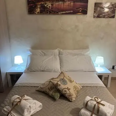 Dele Home