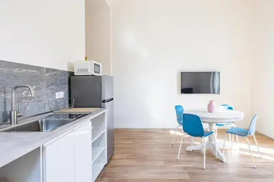 Cucina o angolo cottura di Sunny Panoramic Apartment by Napoliapartments