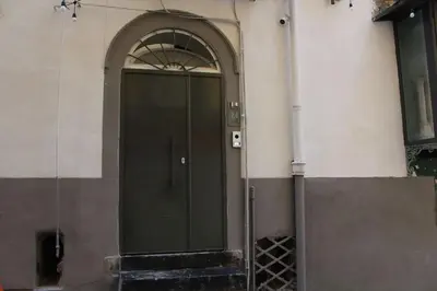 Facciata o entrata di Bella Mbriana,1mn da Via Toledo