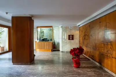 Hall o reception di Chiaia-Piazza Amedeo Close Metro Station and Sea