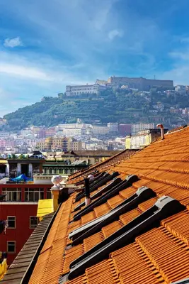Vista generica sulle montagne o vista sulle montagne dall'interno dell'appartamento
