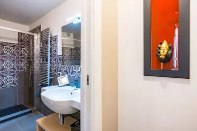 Bagno di DUOMO TERRACE - Luxury Apartment with Private Parking in Naples Historic Center