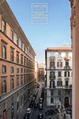 Vista generica su Napoli o vista sulla città dall'interno dell'affittacamere