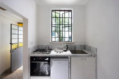 Cucina o angolo cottura di Villetta storica nel cuore di Napoli by Dimorra