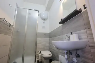 Bagno di A cartulina e Napulè Attico con Vista Porto Ascensore Colazione Inclusa Struttura nel cuore autentico di Napoli a 5 minuti dalla Stazione Centrale e dal Centro Storico AC