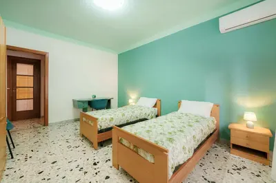 Letto o letti in una camera di Casa Spaziosa, a pochi passi da Metro e Centro