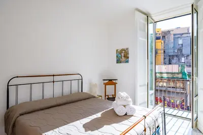 Letto o letti in una camera di Palazzo Loffredo by NapoliApartments