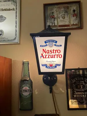 Certificato, attestato, insegna o altro documento esposto da Vintage House Bar Naples By FH
