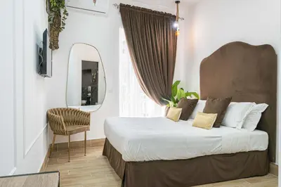 Letto o letti in una camera di Terra Apartment City Center Napoli By Dimorra
