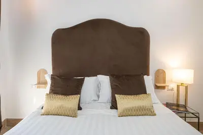 Letto o letti in una camera di Terra Apartment City Center Napoli By Dimorra