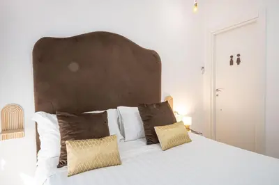 Letto o letti in una camera di Terra Apartment City Center Napoli By Dimorra