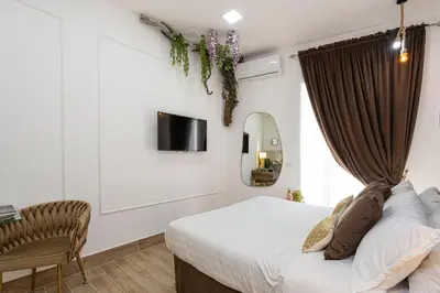 Letto o letti in una camera di Terra Apartment City Center Napoli By Dimorra