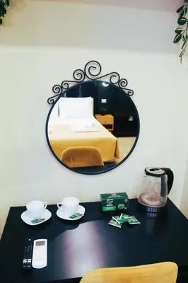 Set per la preparazione di tè e caffè presso BlackWoody Contemporary Rooms - Napoli Centro Storico Via Toledo