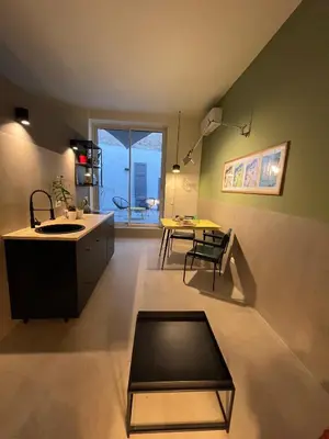 Area soggiorno di Concrete Apartment Museo