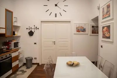Cucina o angolo cottura di HELLO CHIAIA NAPOLI by Progecta srl