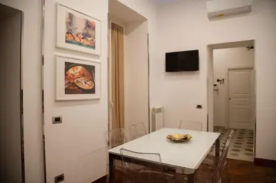 TV o dispositivi per l'intrattenimento presso HELLO CHIAIA NAPOLI by Progecta srl
