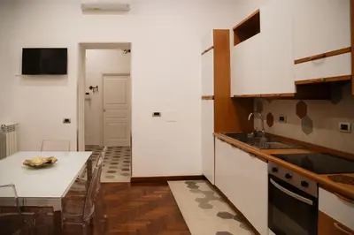 Cucina o angolo cottura di HELLO CHIAIA NAPOLI by Progecta srl