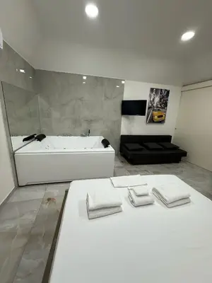 Letto o letti in una camera di Valentino Suite 36